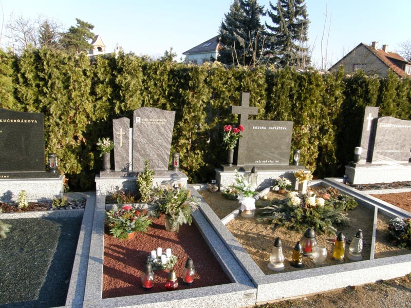 Pomník ze žuly